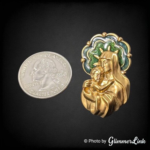 Vintage 90s Avon Madonna & Child Green Enamel Religious Gold Tone Pin - Picture 4 of 7